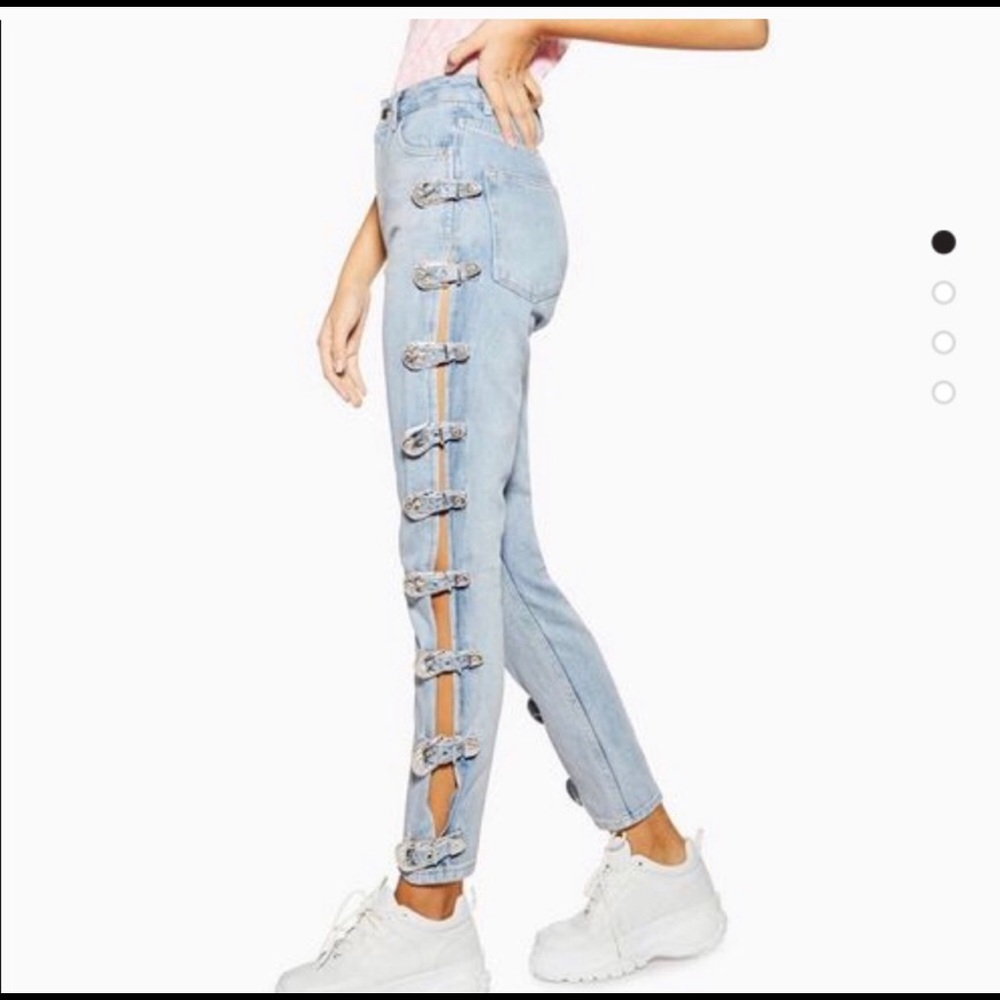 LIGHT BLUE BUCKLE JEANS